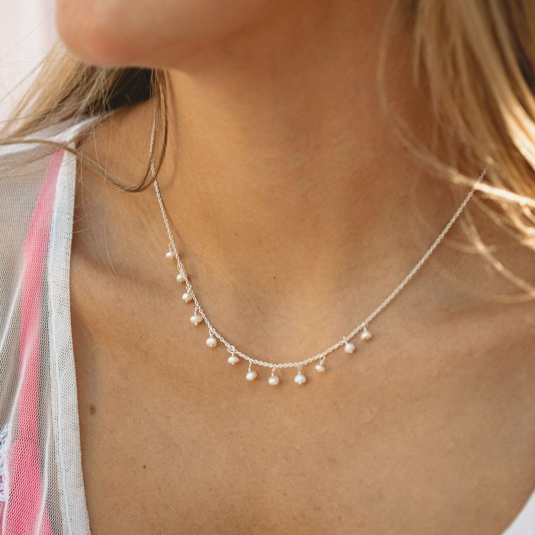 Dangle Pearl Necklace