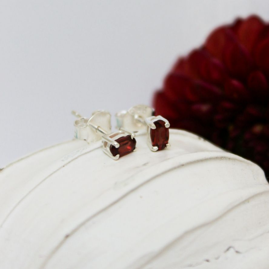 Oval Four Claw Studs