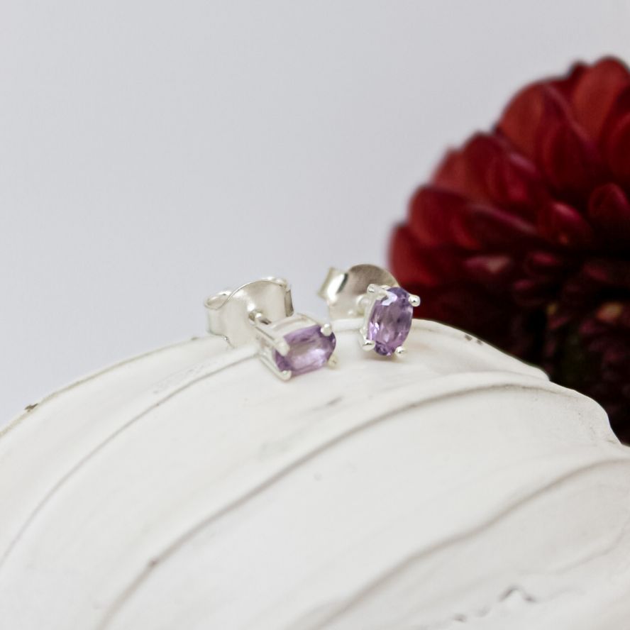 Oval Four Claw Studs