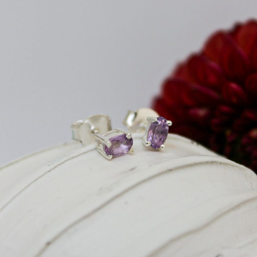 Oval Four Claw Studs