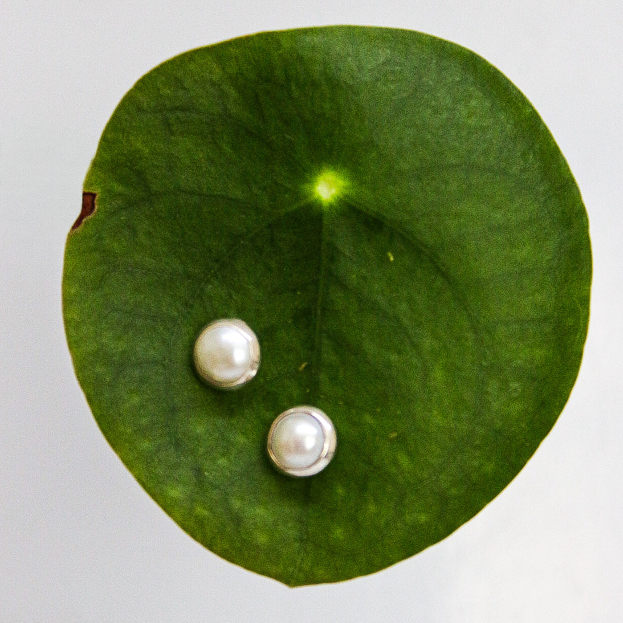 Round Pearl Stud