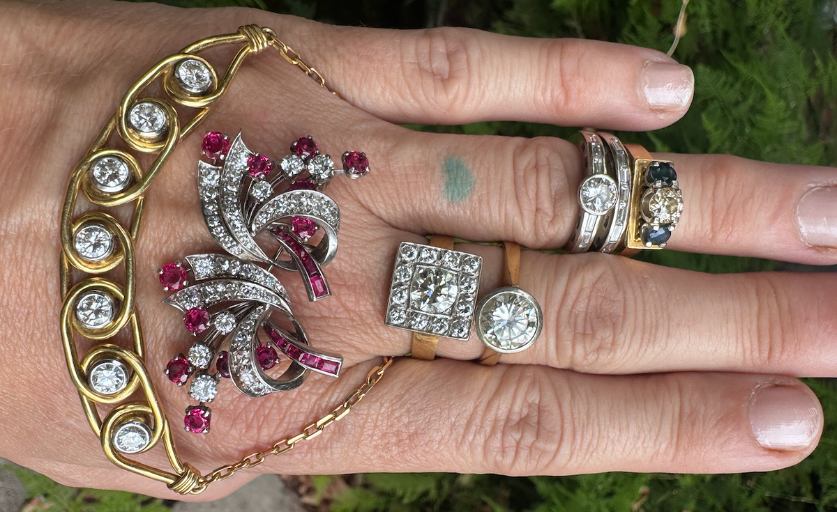 How to Turn Your Old Jewellery Into New Bling