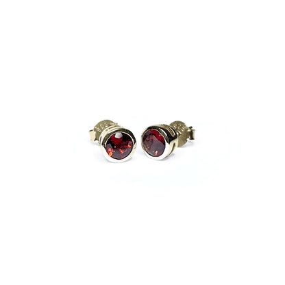 Garnet Tube Set Studs