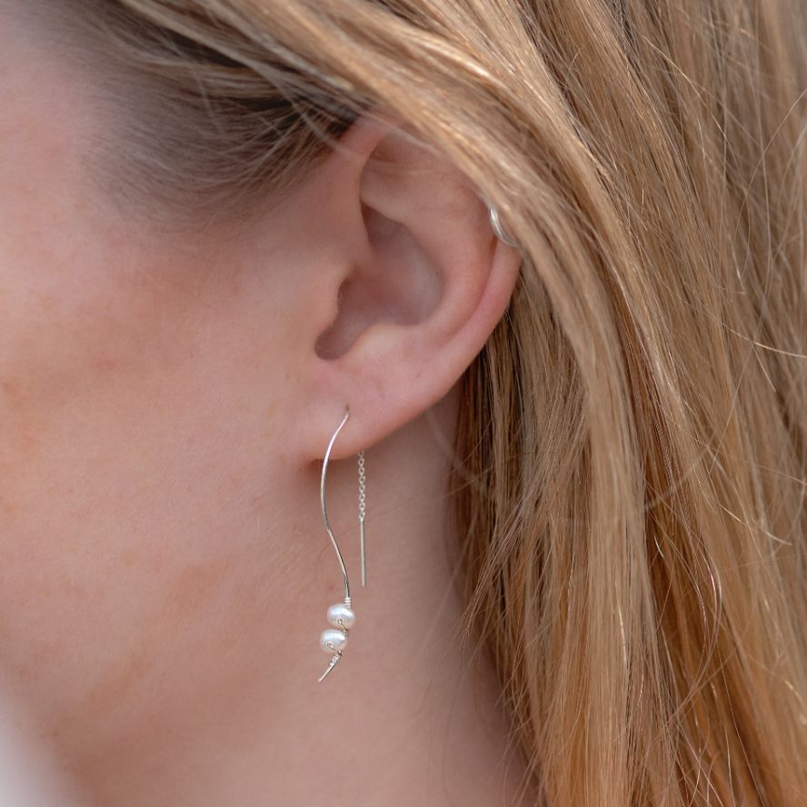 Curve Dangle Pearl Earring