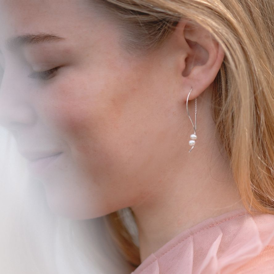 Curve Dangle Pearl Earring