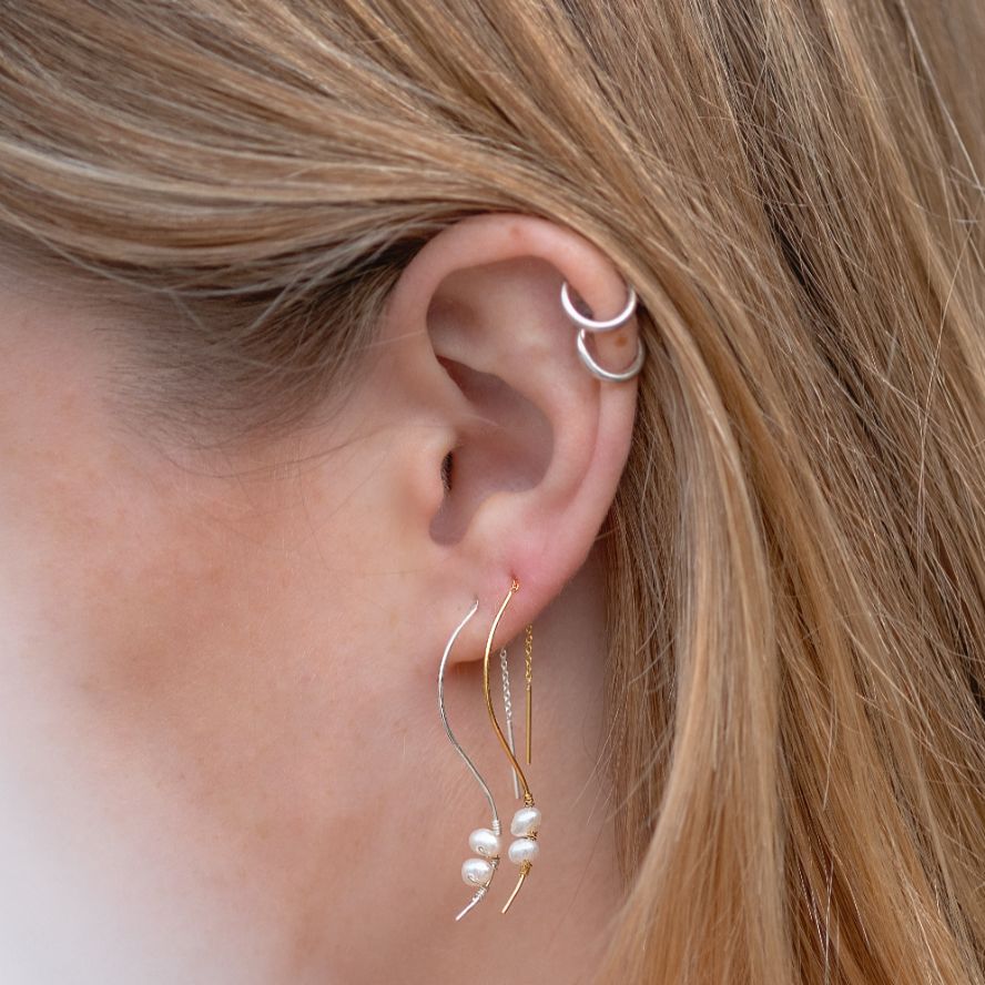 Curve Dangle Pearl Earring