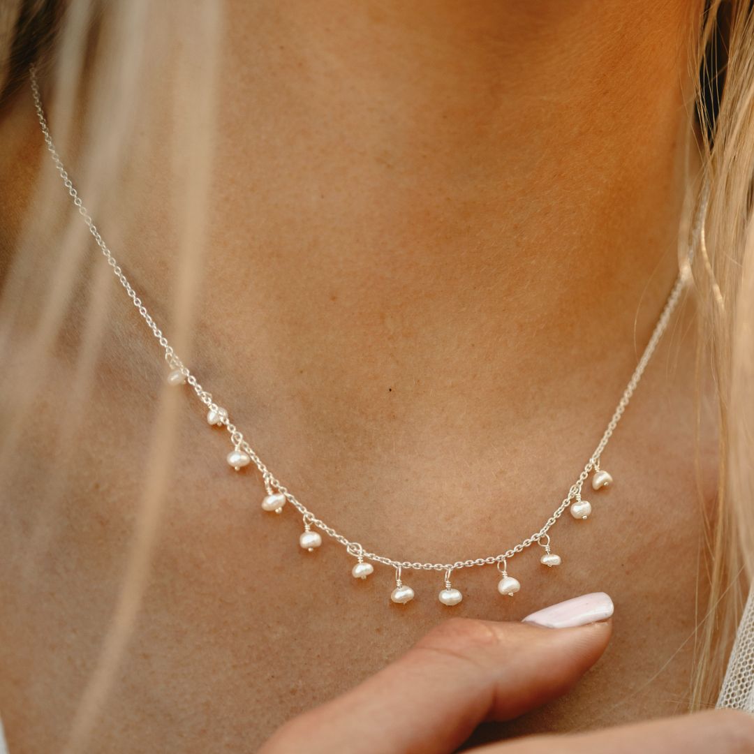 Dangle Pearl Necklace