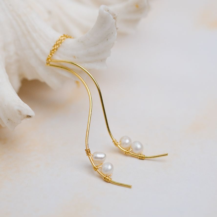 Curve Dangle Pearl Earring