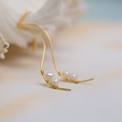 Curve Dangle Pearl Earring