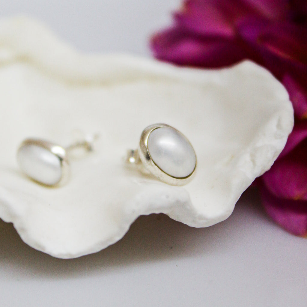 Oval Pearl Stud