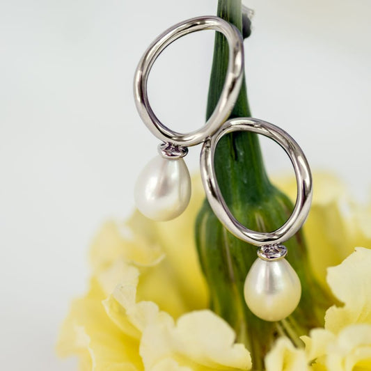 Oh! So Pearl Stud Earrings