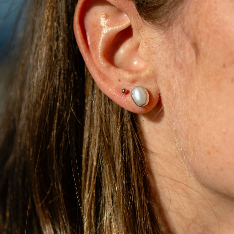Oval Pearl Stud