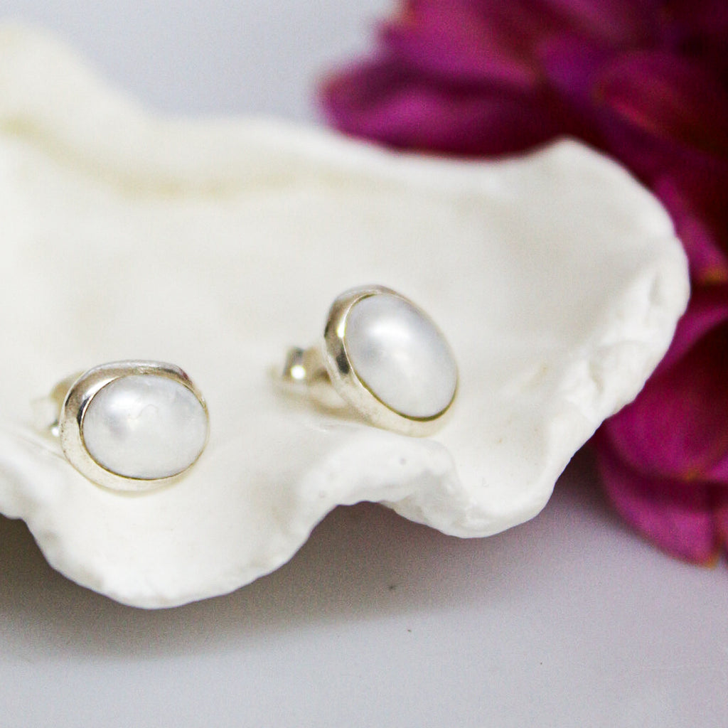Oval Pearl Stud