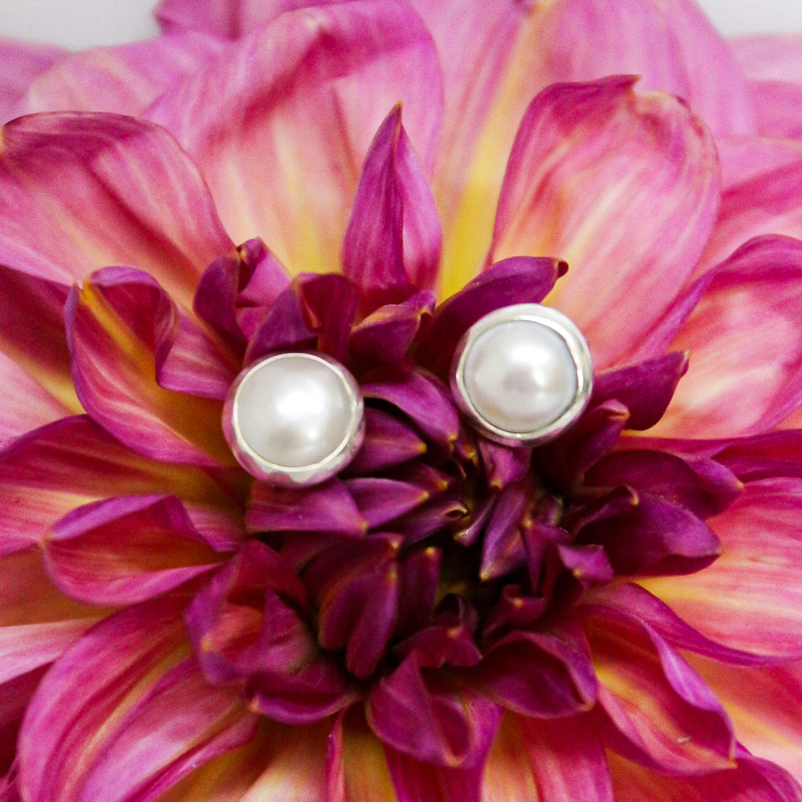 Round Pearl Stud