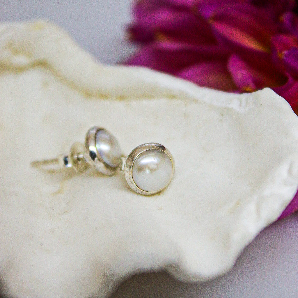 Round Pearl Stud